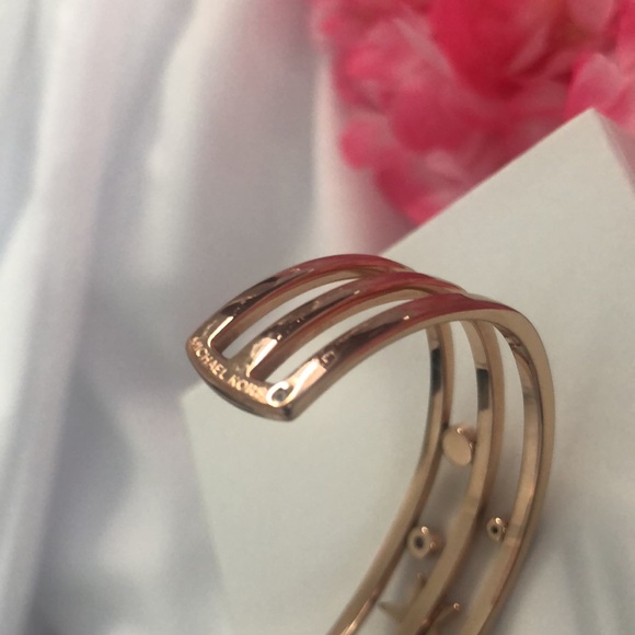 MICHAEL KORS Beyond Brilliant Rose Gold Cuff Bracelet Star Crystals Rhinestones - Picture 6 of 6